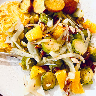 Warmer Rosenkohl-Fenchel-Salat mit Ofenkartoffeln und goldenem Quark