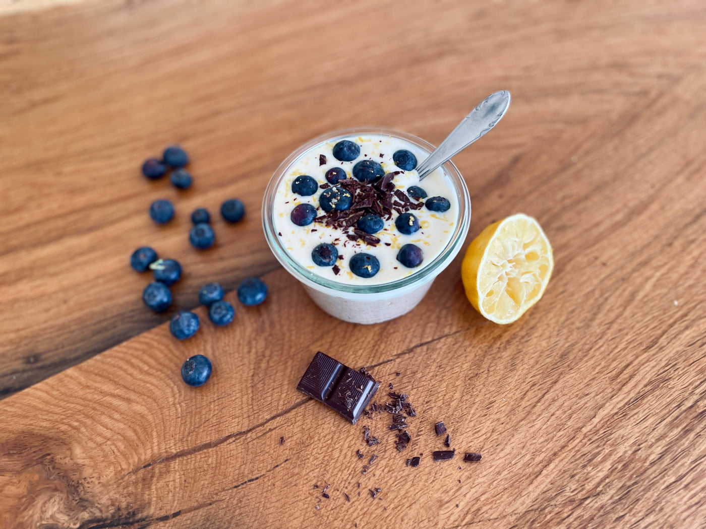 Blaubeere-Zitronen-Proteinbowl